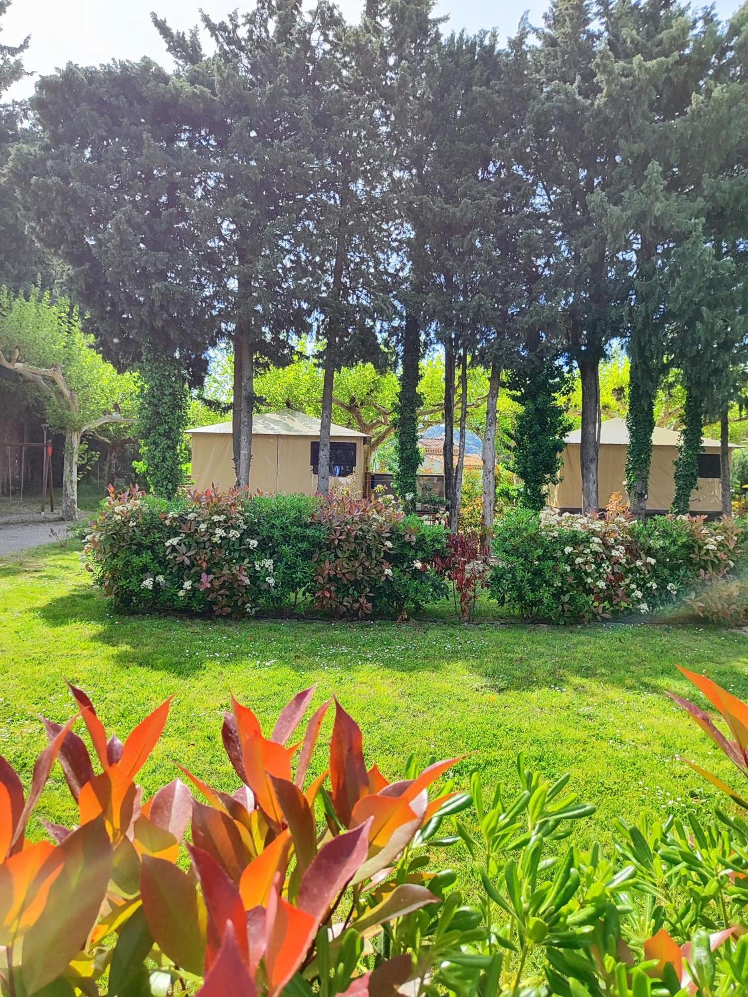 Camping Porte Des Alpilles By M.A Destination Glamping Saint-Étienne-du-Grès Екстериор снимка
