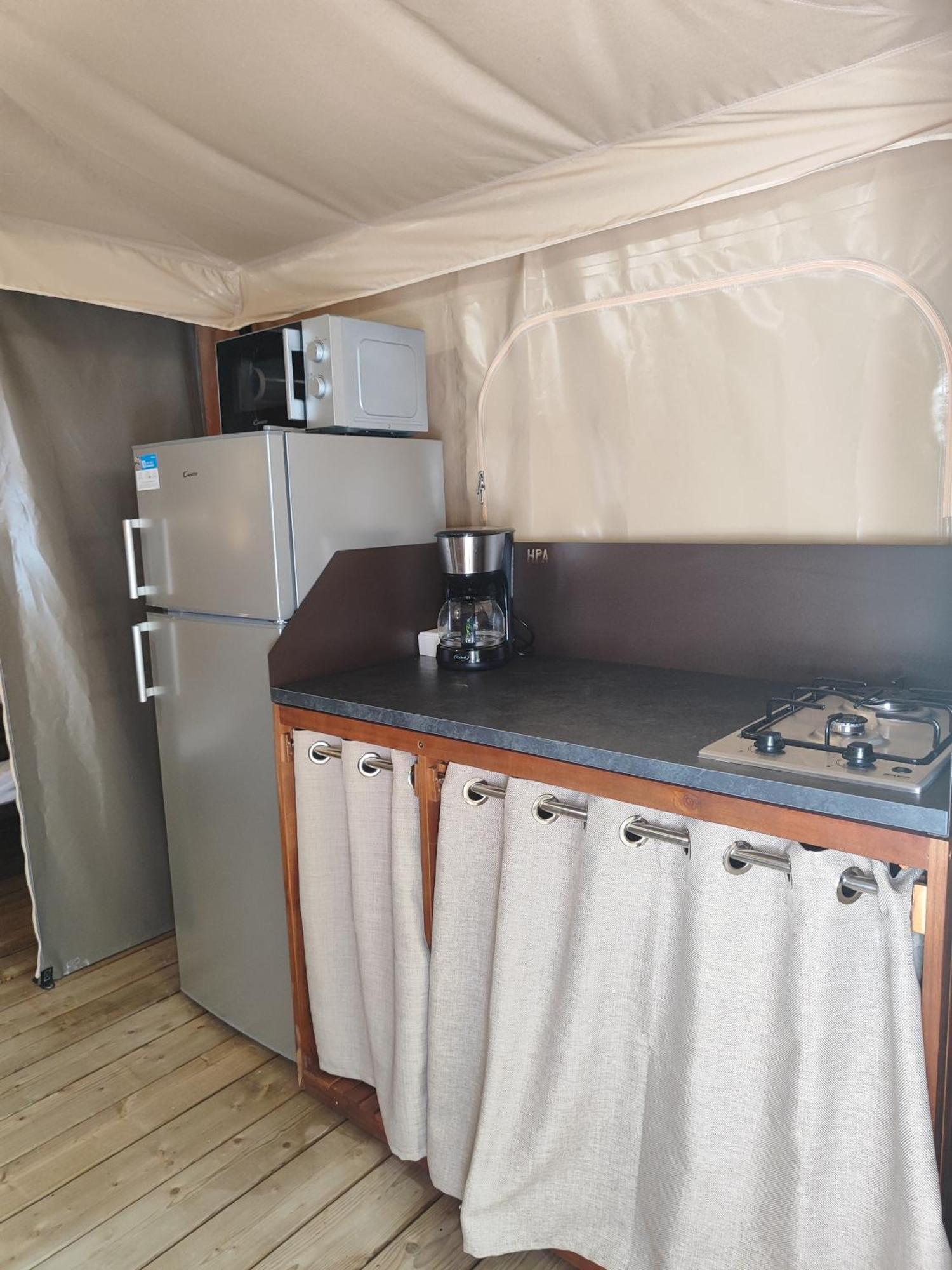 Camping Porte Des Alpilles By M.A Destination Glamping Saint-Étienne-du-Grès Екстериор снимка