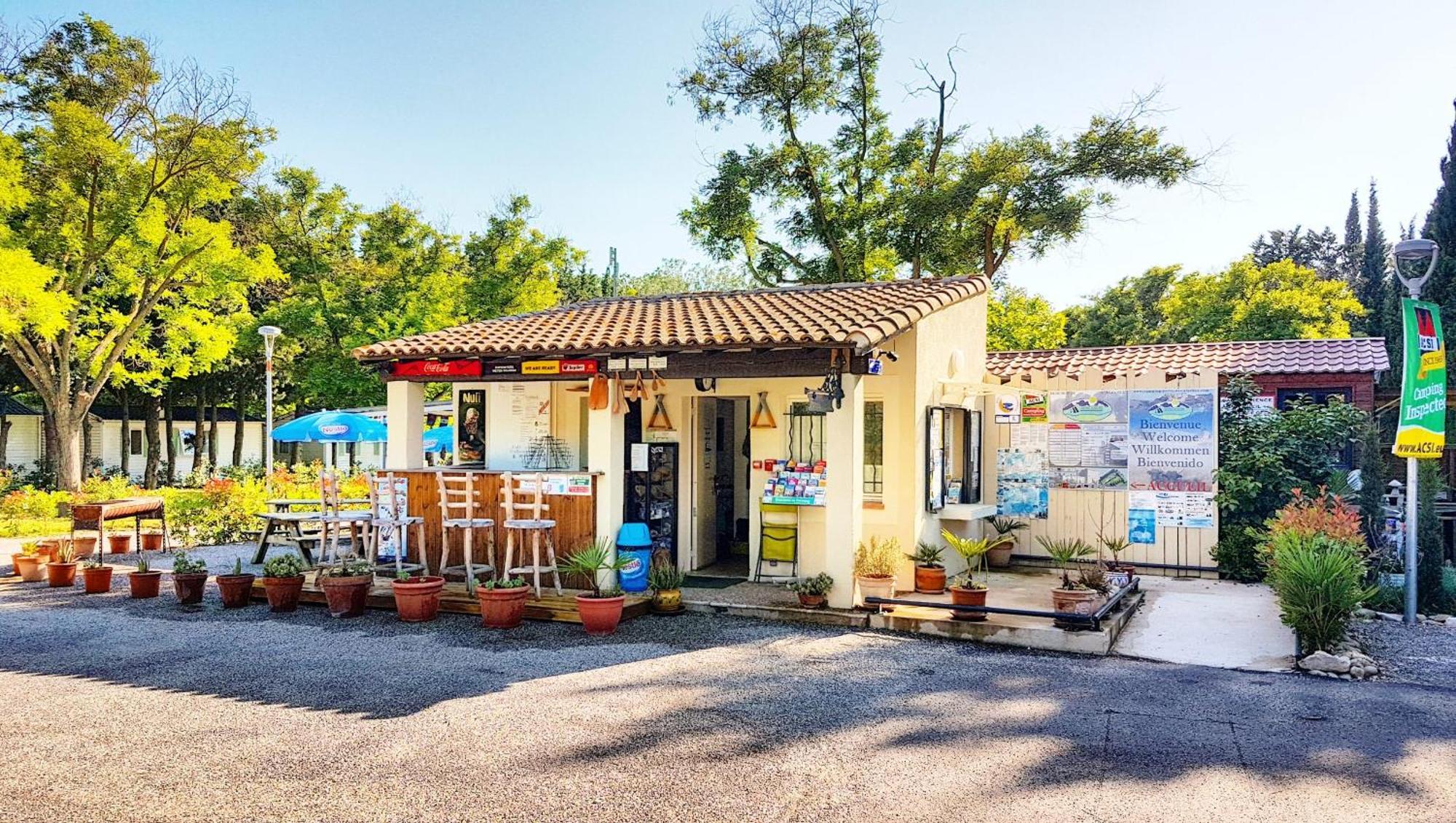 Camping Porte Des Alpilles By M.A Destination Glamping Saint-Étienne-du-Grès Екстериор снимка