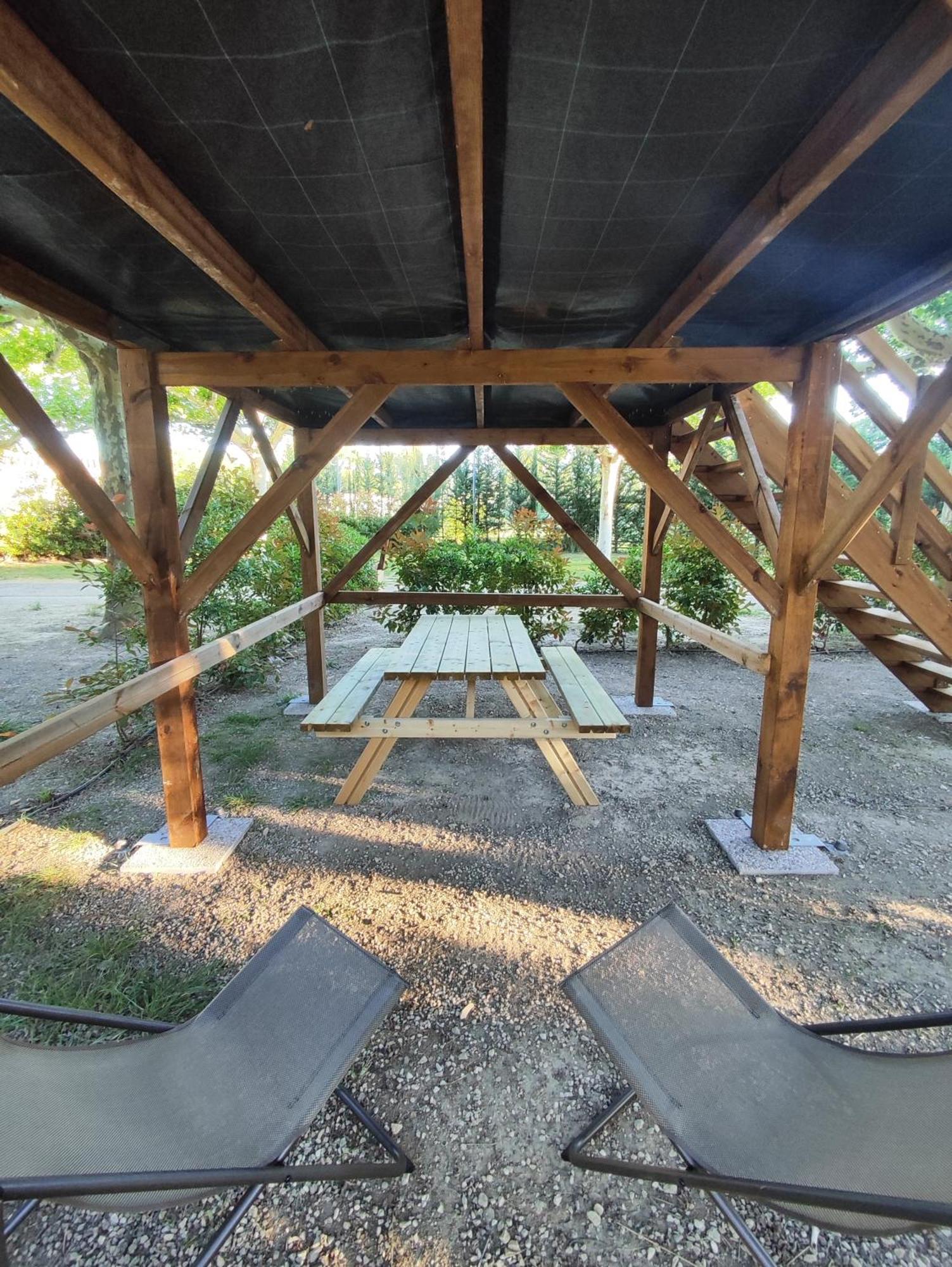 Camping Porte Des Alpilles By M.A Destination Glamping Saint-Étienne-du-Grès Екстериор снимка