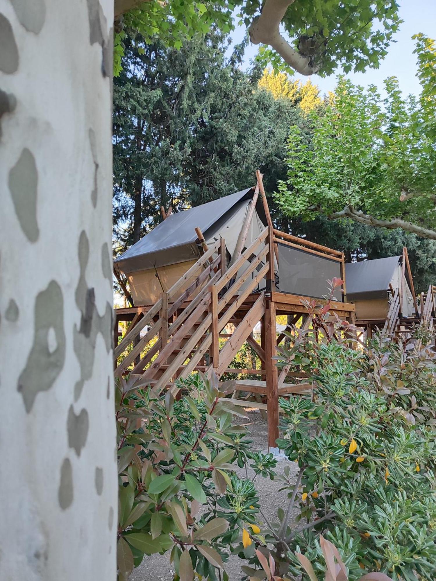 Camping Porte Des Alpilles By M.A Destination Glamping Saint-Étienne-du-Grès Екстериор снимка