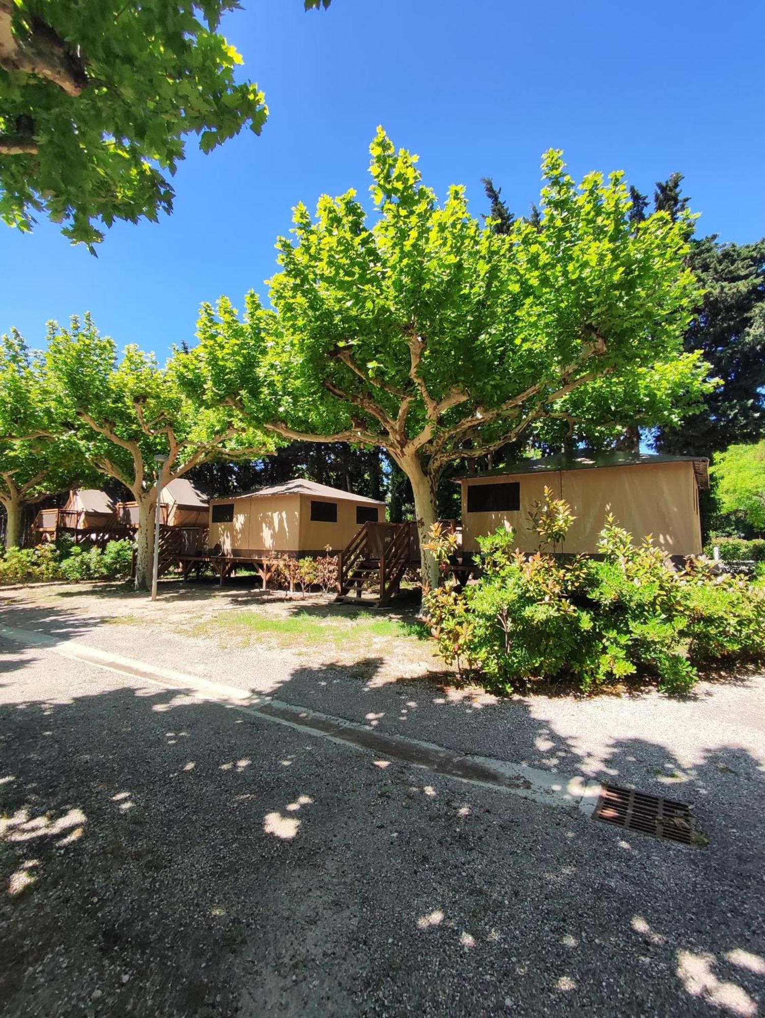 Camping Porte Des Alpilles By M.A Destination Glamping Saint-Étienne-du-Grès Екстериор снимка
