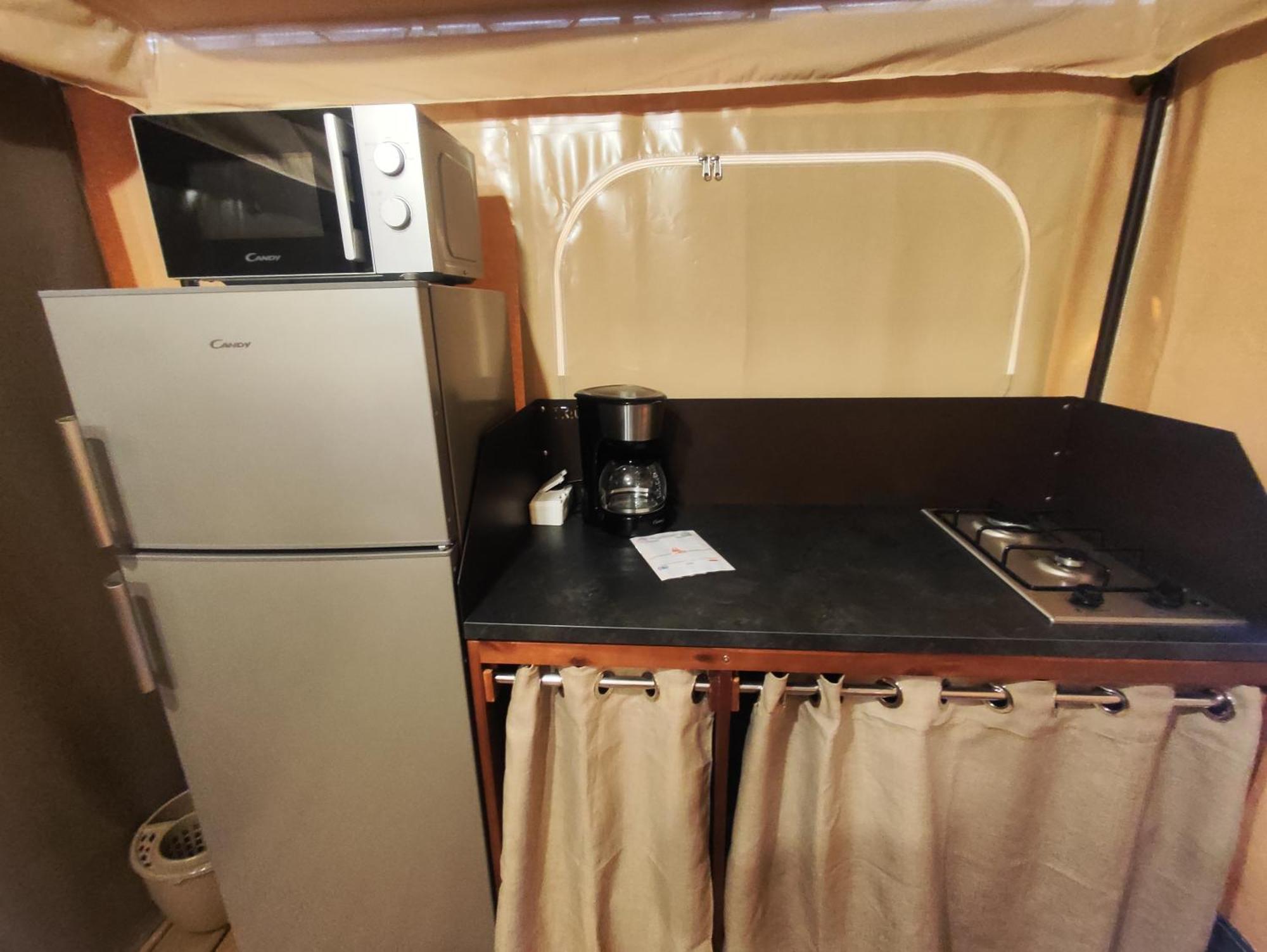 Camping Porte Des Alpilles By M.A Destination Glamping Saint-Étienne-du-Grès Екстериор снимка