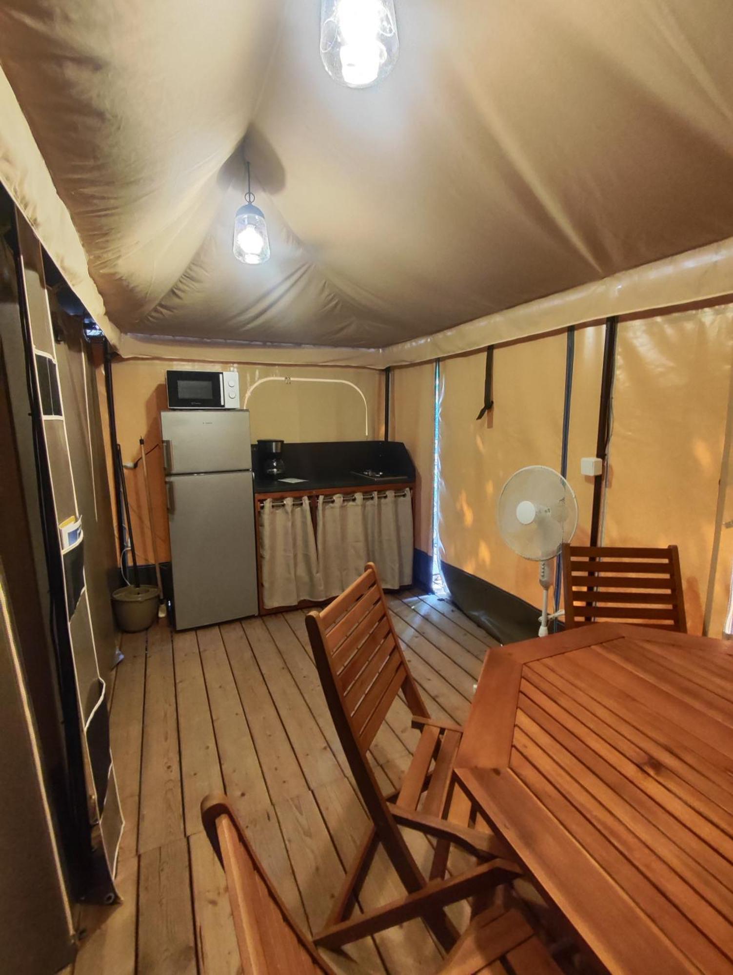 Camping Porte Des Alpilles By M.A Destination Glamping Saint-Étienne-du-Grès Екстериор снимка